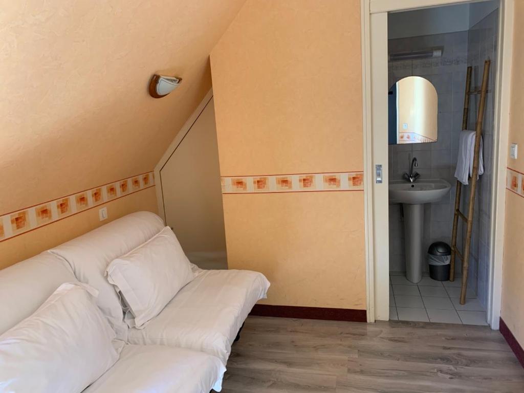 Hotel Le Grillon Pontorson Exterior foto